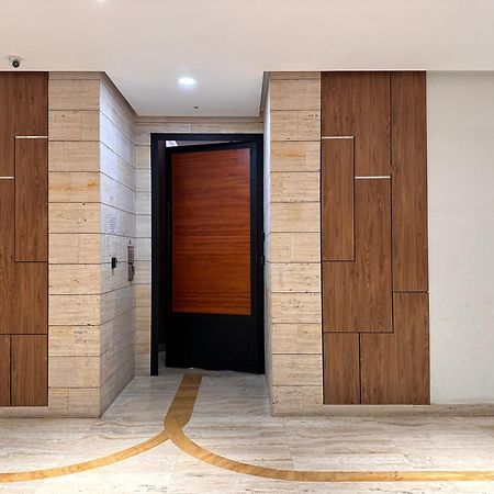 Spacious 2-Bedroom Apartment Near Center Tirana Exterior foto